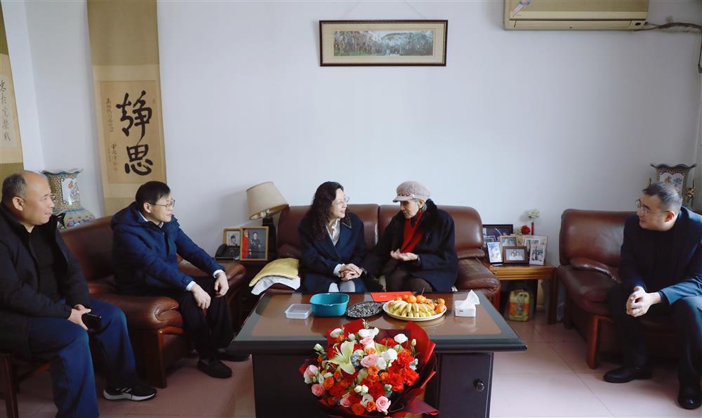 岁寒情深，新春送暖！ 济南产发集团党委书记、董事长黄蓓走访慰问离退休老干部