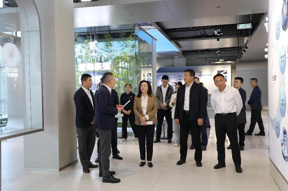 产发集团党委书记、董事长黄蓓带队调研 先进装备智造港项目