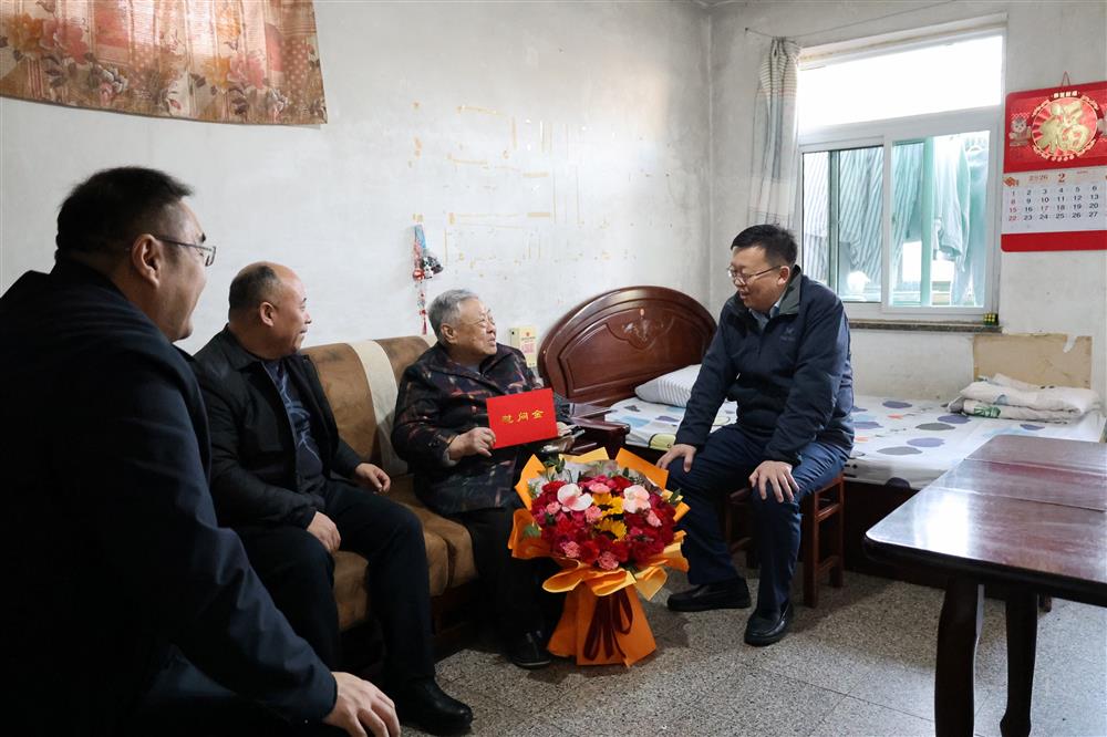 殷殷关怀 情暖新春！ 济南产发集团走访慰问离退休老干部