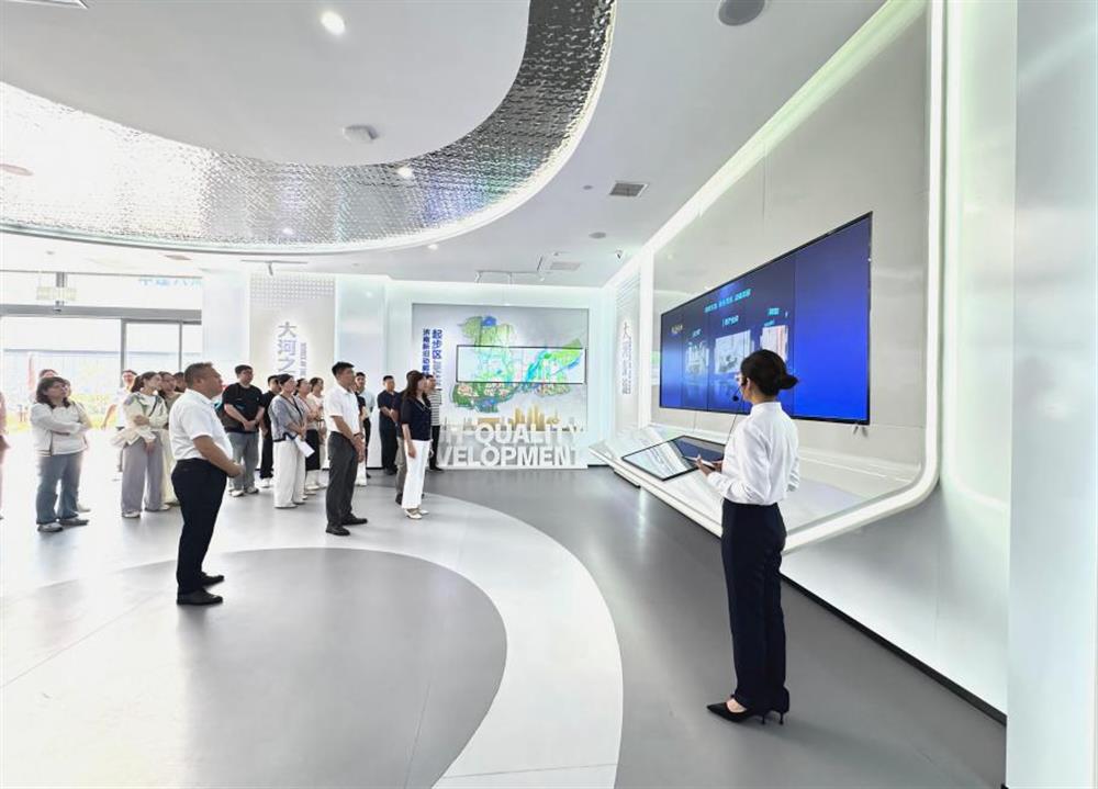 行走党课进一线 党建融合促发展